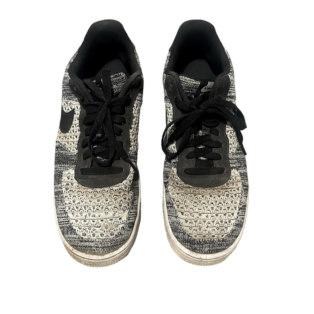Men’s Nike air black, grey, and white tennis shoes. Size 11.5, fair condition